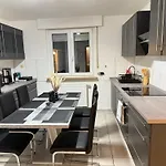 Apisha 2 Apartment *